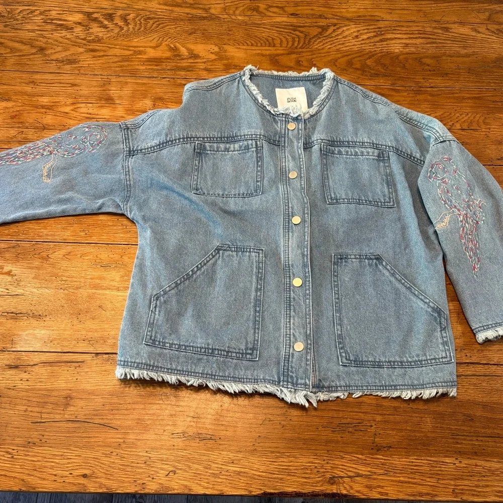 Rare Unique Denim Oversized Cottage Chore/Barn Jacket Embroidered Sleeve Raw Hem - Picture 2 of 7